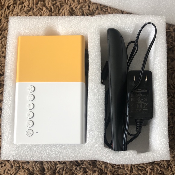 Mini LED Projector 📽 - Picture 2 of 7